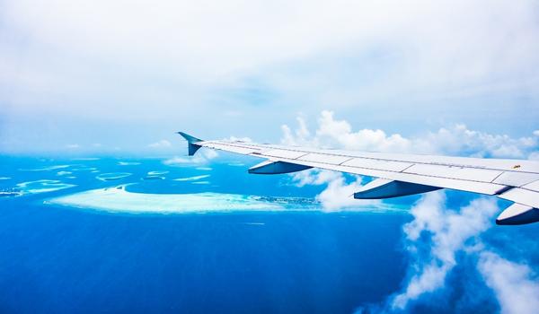 Airplane wing