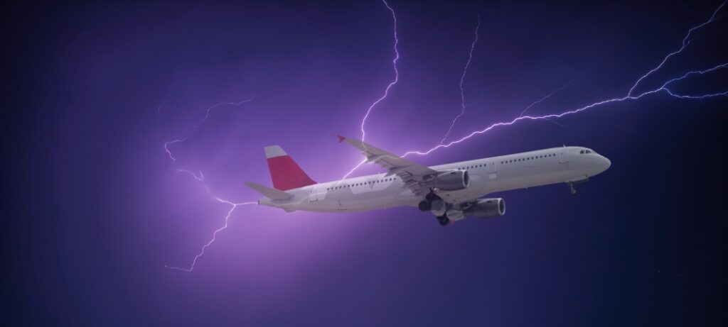 can planes fly in thunderstorms