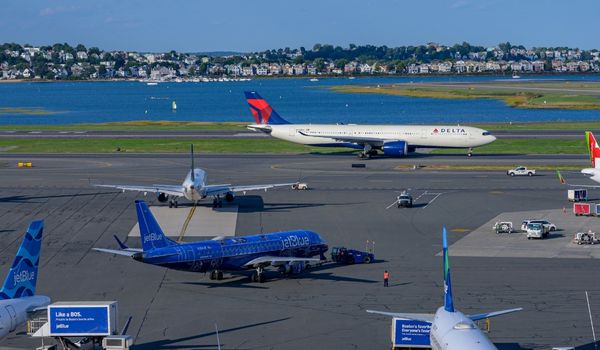 A Delta Airlines plane taxiing