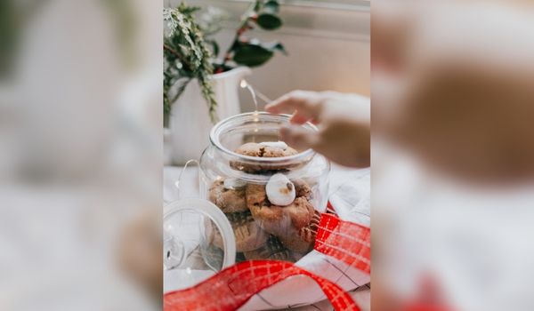 how to pack cookies for plane travel